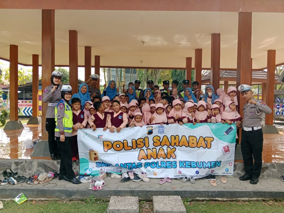 Kunjungan EdukasiRA Terpadu Al Furqan PrembunKe SATLANTAS KEBUMEN1
