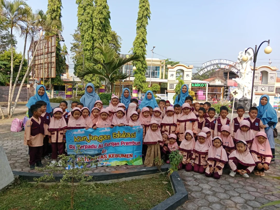 Kunjungan EdukasiRA Terpadu Al Furqan PrembunKe SATLANTAS KEBUMEN3